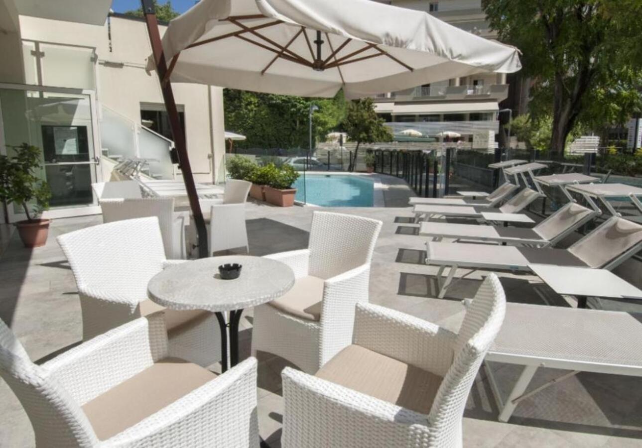 Hotel Bellevue Cattolica Exterior foto
